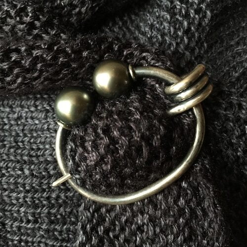 Penannular Shawl Pin - Tahitian Pearls/Dark Gray