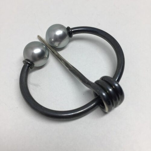 Penannular Shawl Pin - Tahitian Pearls/Light Gray