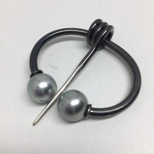 Penannular Shawl Pin - Tahitian Pearls/Light Gray