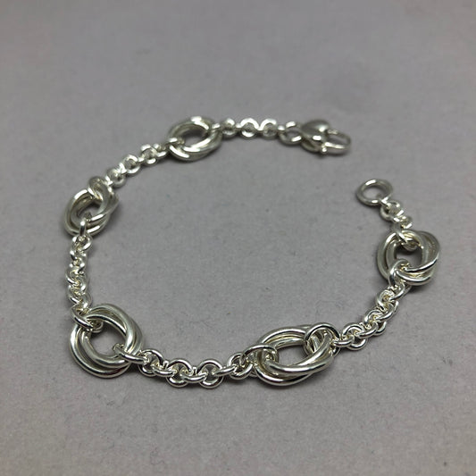 Oval Love Knot Mini Bracelet